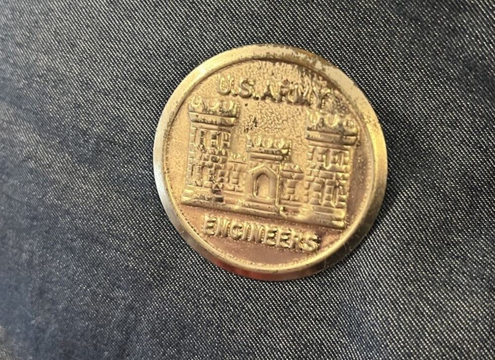 Vintage US Army Engineers Pin Hat Badge Insignia Corps Lapel USACE Silver